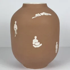 Vaso con Figure Vaso bianco e beige