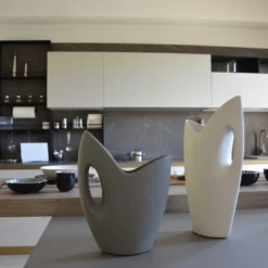 Vaso in ceramica bianca Jug