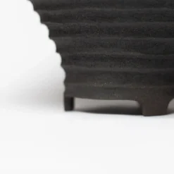 Vaso in gres nero Favo