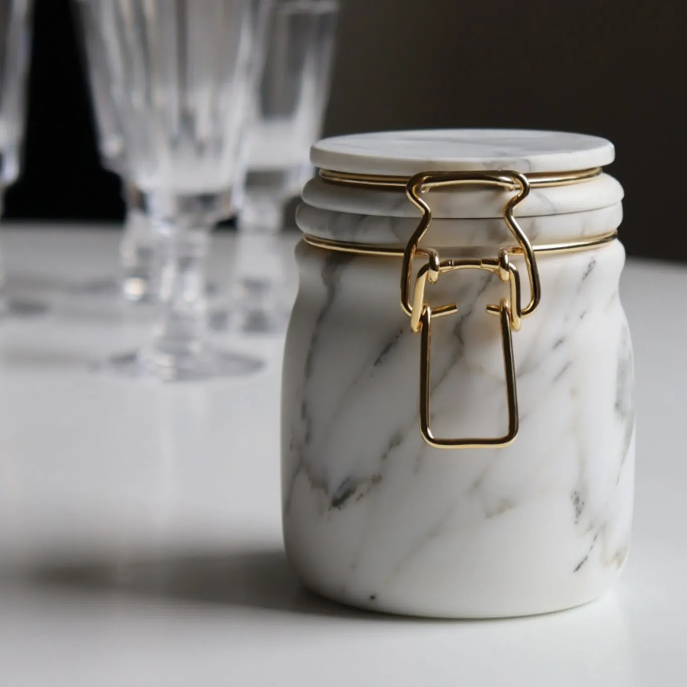 Vaso Miss in Marmo Bianco Calacatta di Lorenza Bozzoli