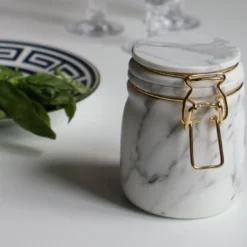 Vaso Miss in Marmo Bianco Calacatta di Lorenza Bozzoli