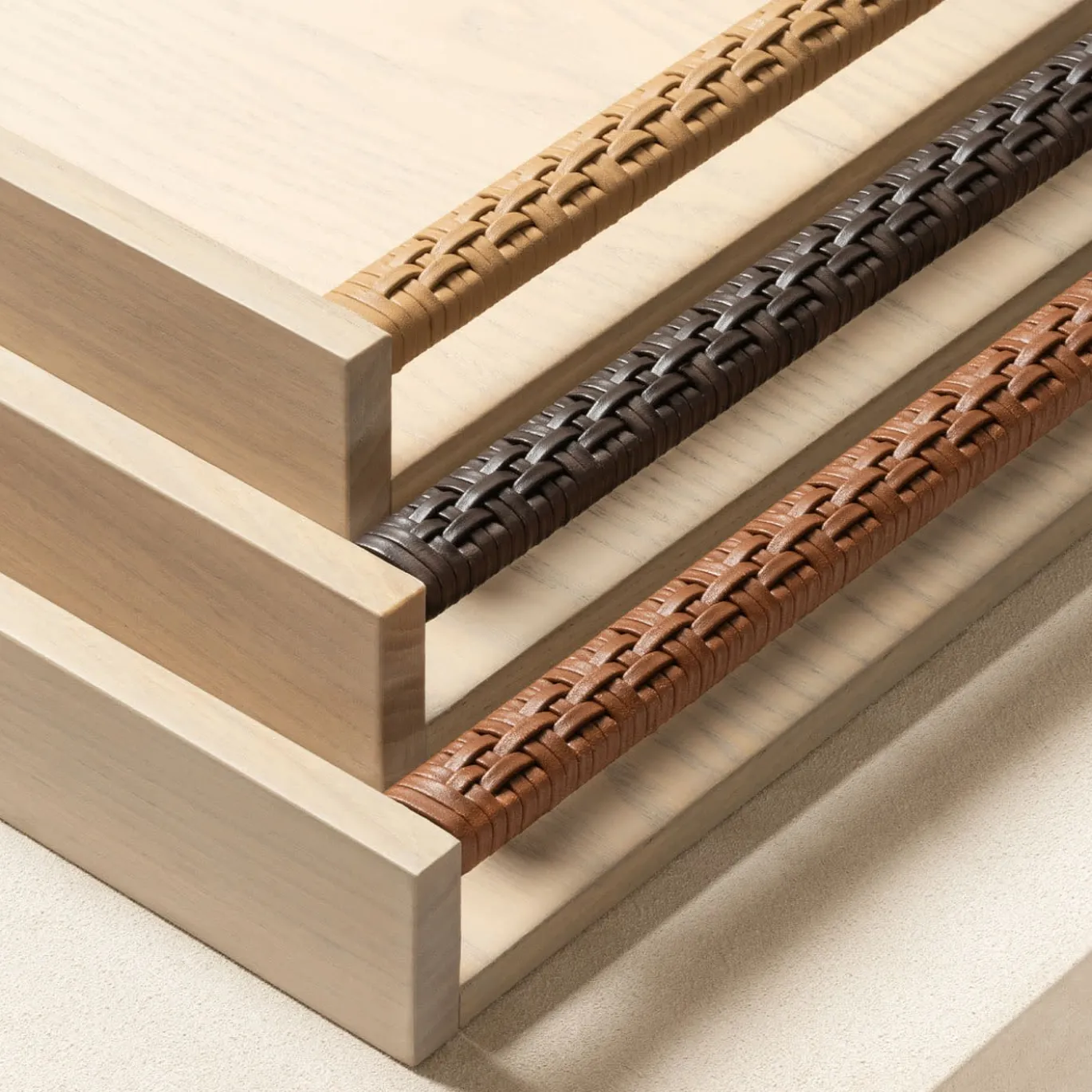 Vassoio Dama medio beige in legno di frassino e pelle