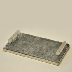 Vassoio in ottone nero e quarzo ialino