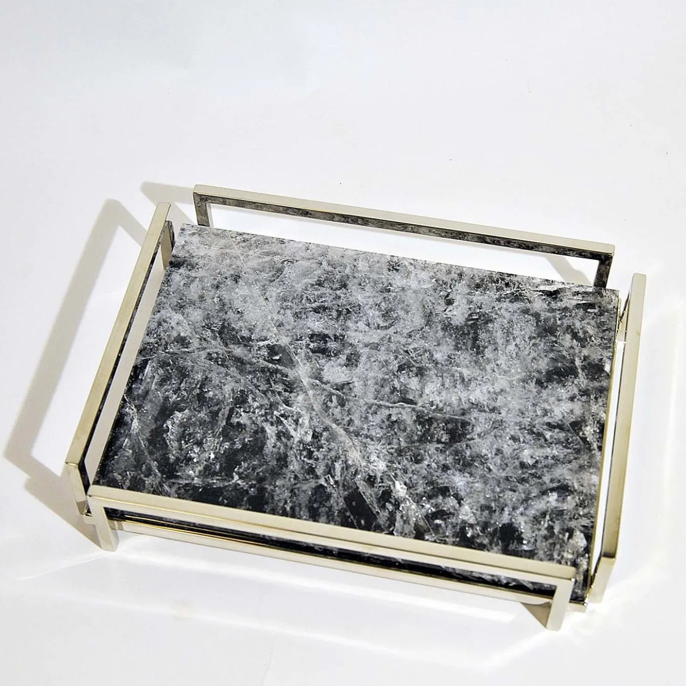 Vassoio quadrato in ottone con quarzo nero