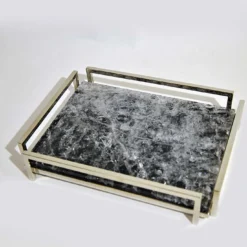 Vassoio quadrato in ottone con quarzo nero