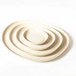 Vassoio rotondo medio bianco Maris di Kelly Wearstler