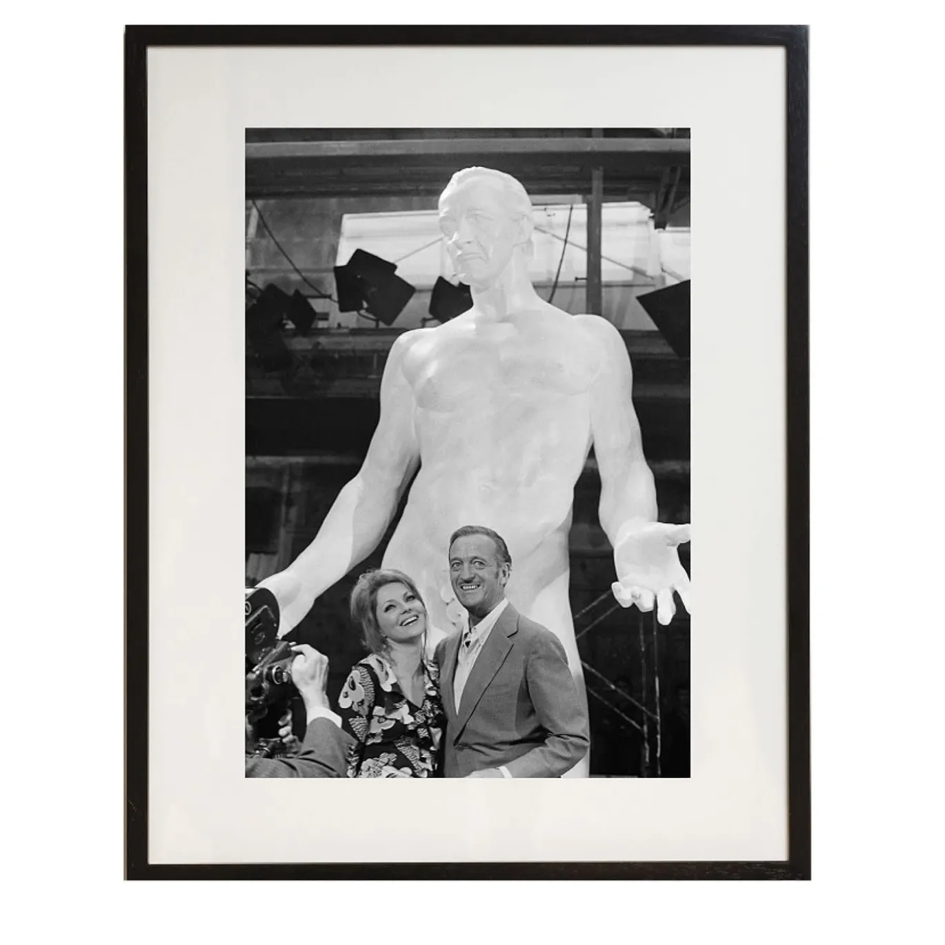 Virna Lisi e David Niven - Stampa con cornice di Keystone
